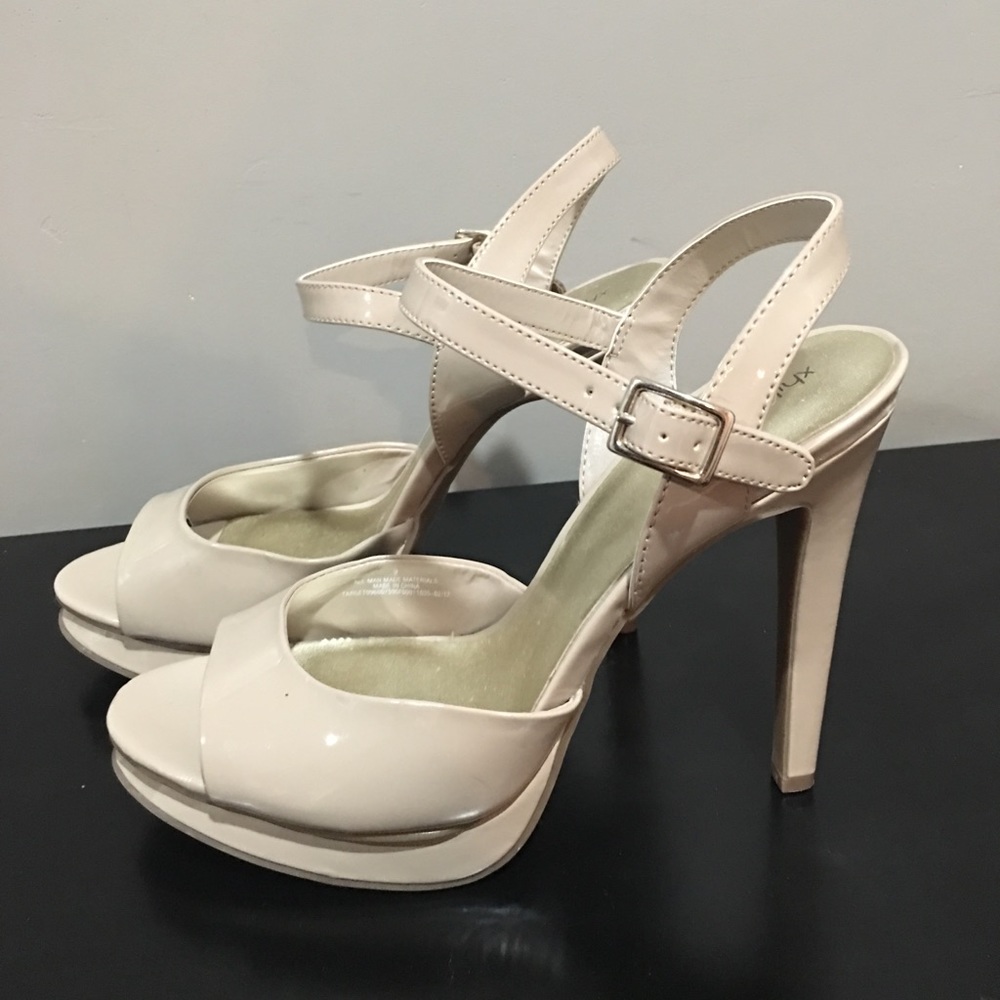 Nude Platform Pumps